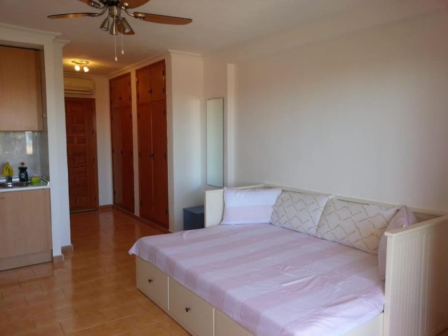 Estudio En Torrevieja A 700 M Del Mar Luaran gambar